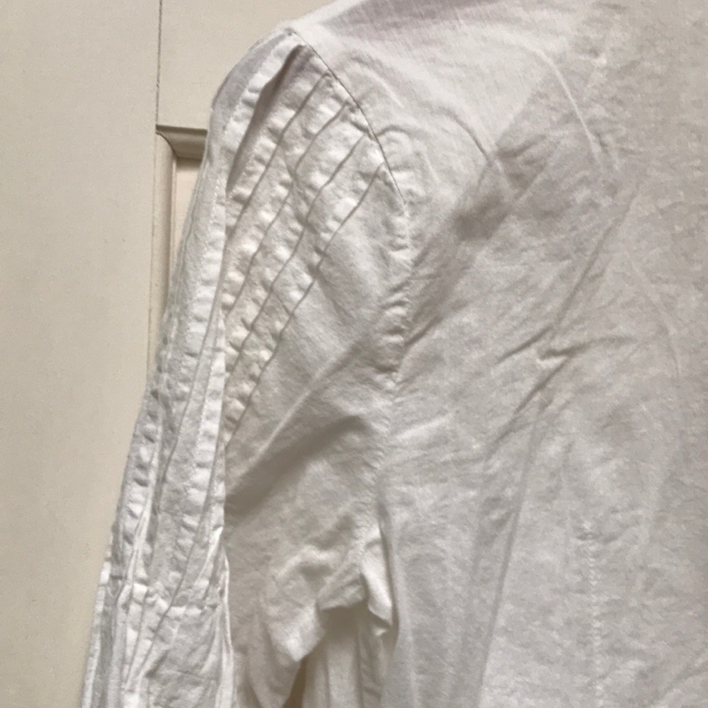 White lightweight top - Picture 5 of 7